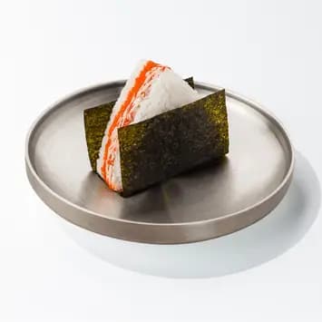 Онигири с крабом